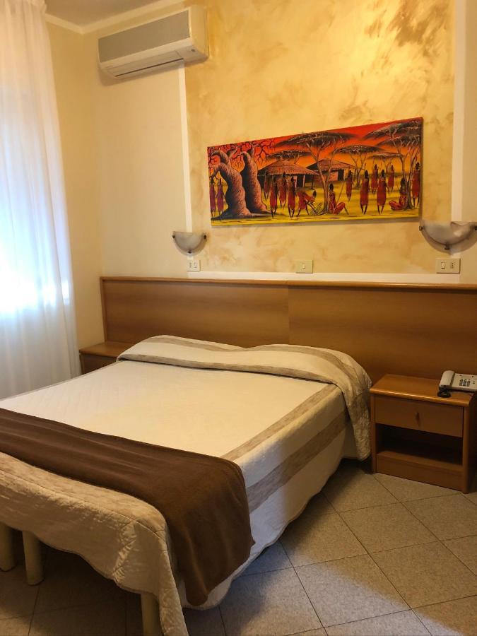 Hotel Capri Diano Marina Esterno foto
