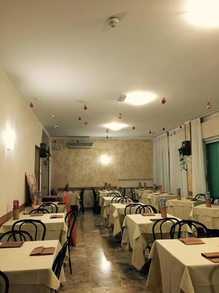 Hotel Capri Diano Marina Esterno foto