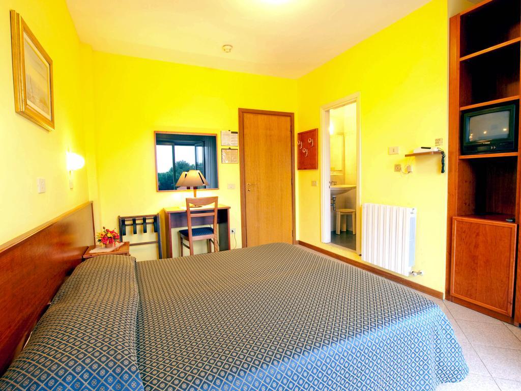 Hotel Capri Diano Marina Camera foto